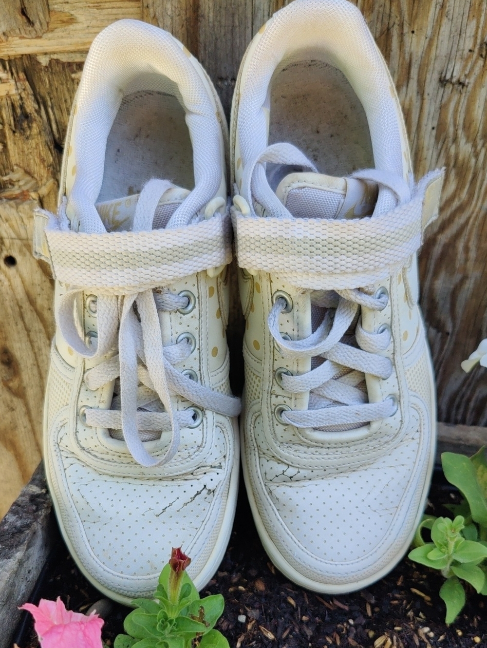 Women's Nike Cream Velcro & Lace Casual Sneakers